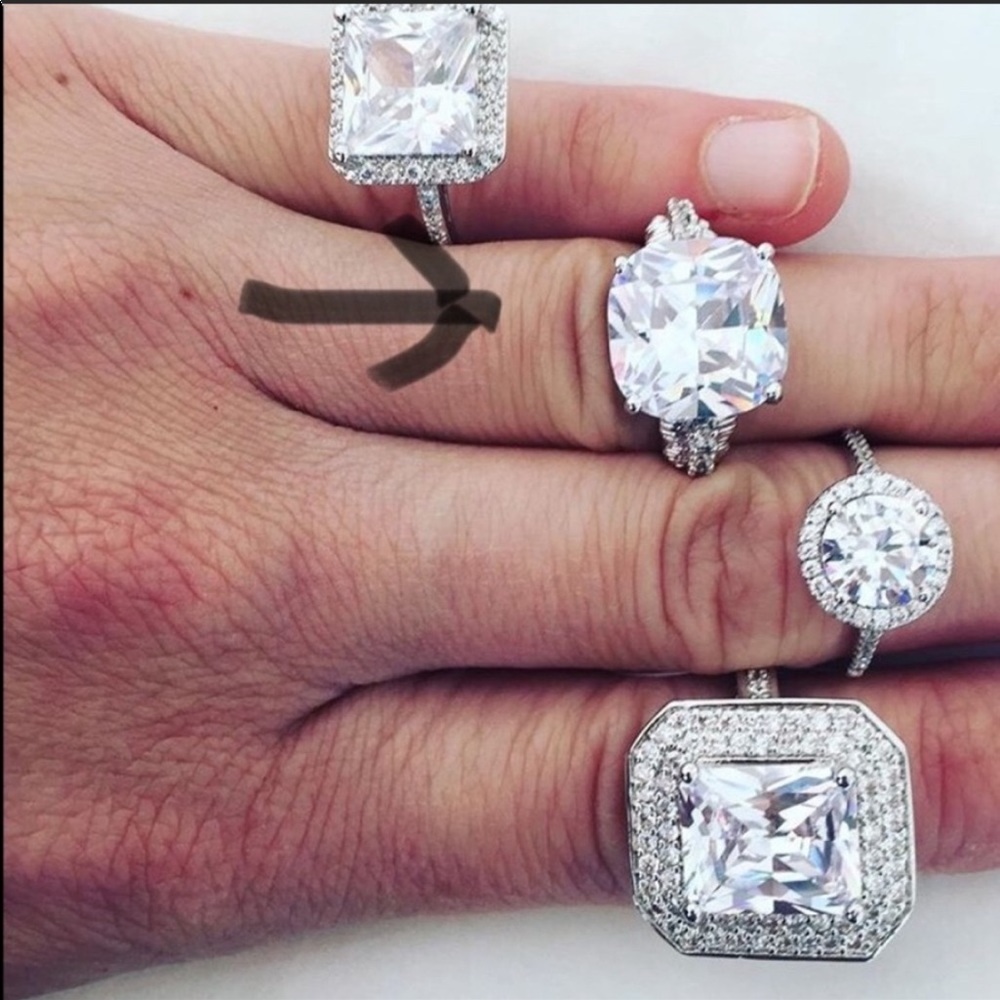 Silver cubic zirconia 8 carat engagement ring - Picture 1 of 5